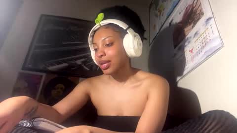 Kimi online show from February 18, 2025, 11:11 am