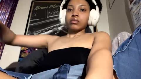 Kimi online show from February 20, 2025, 12:57 pm