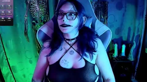   online show from November 4, 2025, 3:33 pm