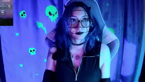   online show from November 21, 2025, 2:16 pm