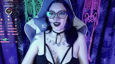 Kim Lennox online show from April 7, 2026, 1:55 pm