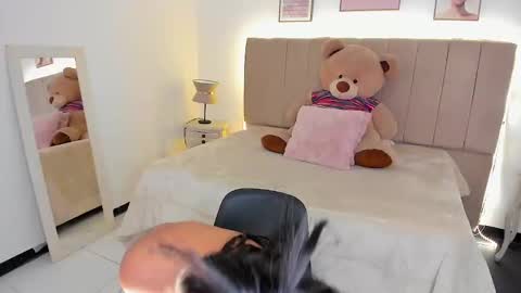 Kim  online show from November 14, 2025, 8:29 pm