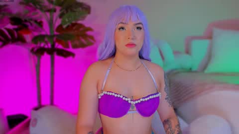 Kim  online show from November 2, 2025, 1:57 pm