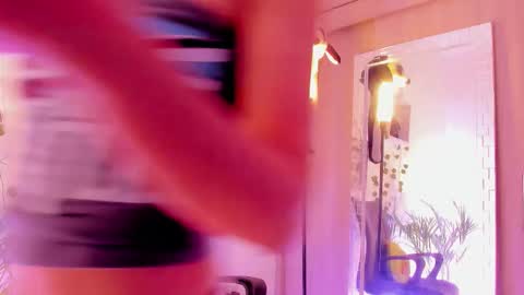 Kimm online show from September 18, 2025, 2:35 am