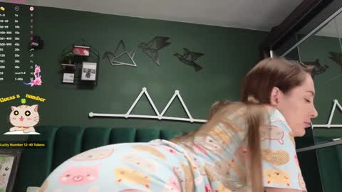 Snapshot of kimmie_ chatting on December 2, 2025, 7:20 pm Kimmie online show from December 2, 2025, 7:20 pm