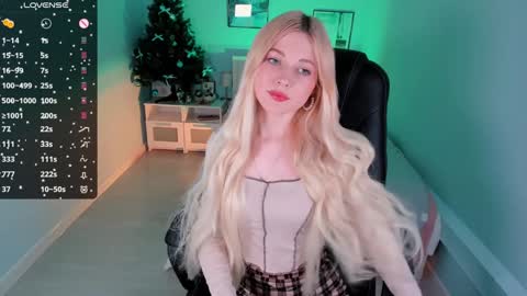 Snapshot of kimmie_shine chatting on December 16, 2024, 1:43 pm Your Kimmie follow me online show from December 16, 2024, 1:43 pm