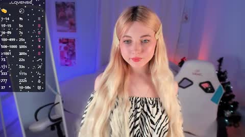 Snapshot of kimmie_shine chatting on December 18, 2024, 1:45 pm Your Kimmie follow me online show from December 18, 2024, 1:45 pm