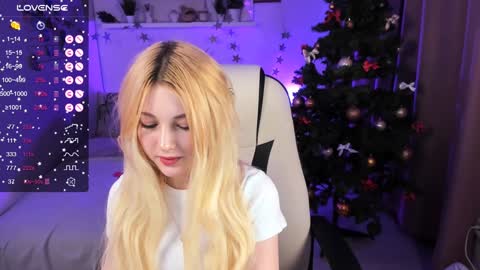 Snapshot of kimmie_shine chatting on December 19, 2024, 4:57 pm Your Kimmie follow me online show from December 19, 2024, 4:57 pm