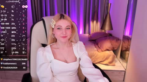 Snapshot of kimmie_shine chatting on December 20, 2024, 5:08 pm Your Kimmie follow me online show from December 20, 2024, 5:08 pm