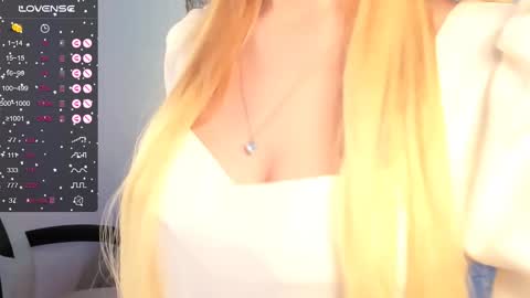 Snapshot of kimmie_shine chatting on December 24, 2024, 5:02 pm Your Kimmie follow me online show from December 24, 2024, 5:02 pm