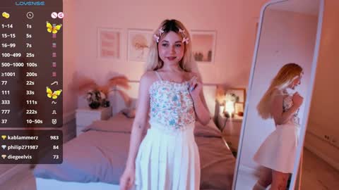 Snapshot of kimmie_shine chatting on January 21, 2025, 6:02 pm Your Kimmie follow me online show from January 21, 2025, 6:02 pm