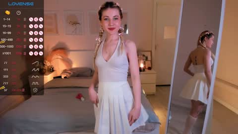 Snapshot of kimmie_shine chatting on January 25, 2025, 2:25 pm Your Kimmie follow me online show from January 25, 2025, 2:25 pm