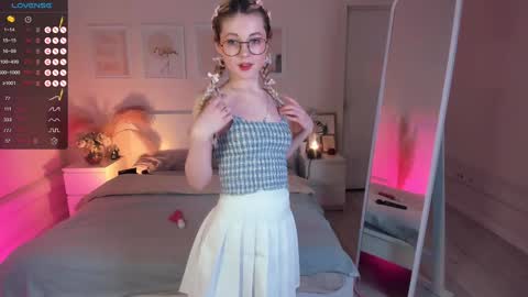 Snapshot of kimmie_shine chatting on January 25, 2025, 5:30 pm Your Kimmie follow me online show from January 25, 2025, 5:30 pm
