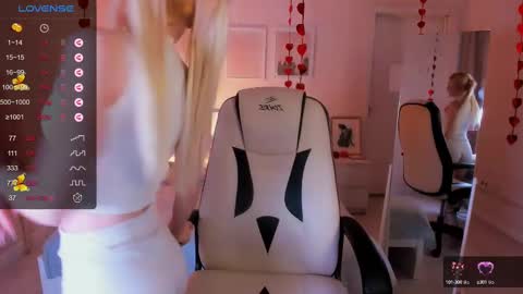 Snapshot of kimmie_shine chatting on February 11, 2025, 2:13 pm Your Kimmie follow me online show from February 11, 2025, 2:13 pm