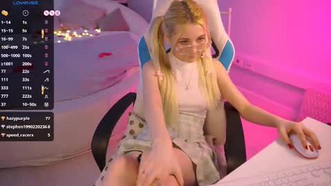 Snapshot of kimmie_shine chatting on February 20, 2025, 6:35 pm Your Kimmie follow me online show from February 20, 2025, 6:35 pm