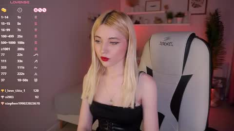 Snapshot of kimmie_shine chatting on March 6, 2025, 5:00 pm Your Kimmie follow me online show from March 6, 2025, 5:00 pm