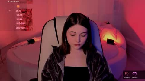 Snapshot of kimmie_shine chatting on October 18, 2025, 7:42 am Your Kimmie follow me online show from October 18, 2025, 7:42 am