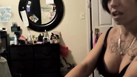 kimmiemode online show from October 15, 2025, 2:44 am