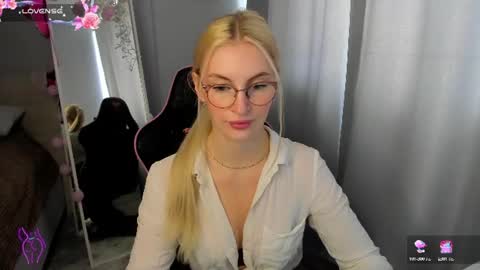 Snapshot of kimmy1_powell chatting on June 30, 2026, 4:02 am kimmy1_powell online show from June 30, 2026, 4:02 am