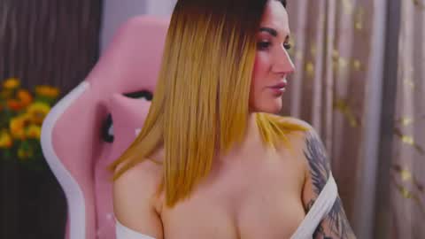 KimSkye online show from February 22, 2025, 11:35 pm