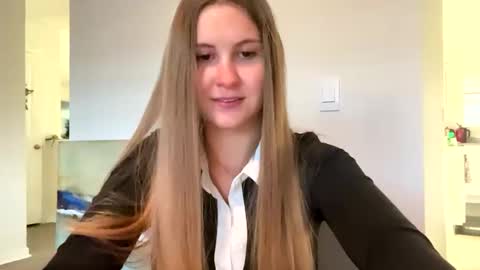 Snapshot of kinci06 chatting on March 2, 2025, 10:27 pm kinci06 online show from March 2, 2025, 10:27 pm