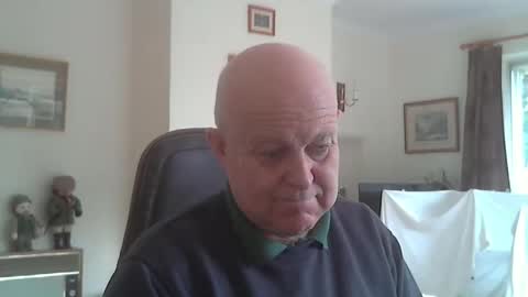 kindahairy4u online show from November 4, 2025, 11:09 am