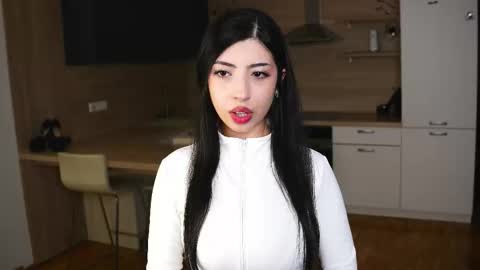 Snapshot of kindraevert chatting on November 5, 2025, 5:51 am Megan online show from November 5, 2025, 5:51 am