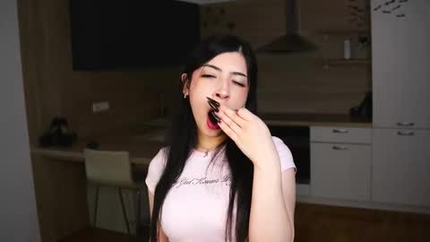 Snapshot of kindraevert chatting on November 6, 2025, 4:57 am Megan online show from November 6, 2025, 4:57 am