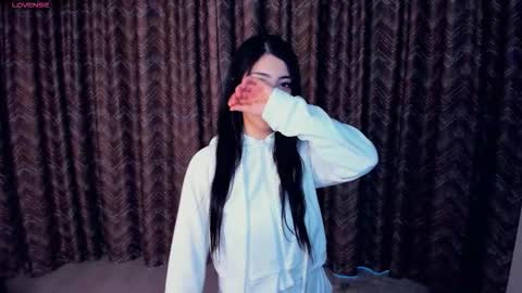 Snapshot of kindraevert chatting on November 11, 2025, 5:29 am Megan online show from November 11, 2025, 5:29 am