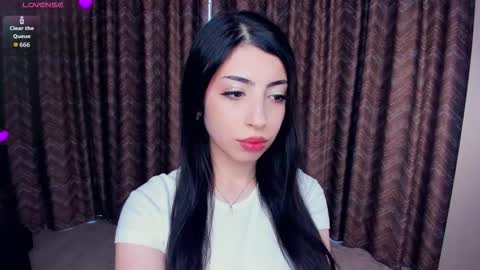 Snapshot of kindraevert chatting on November 17, 2025, 5:02 am Megan online show from November 17, 2025, 5:02 am