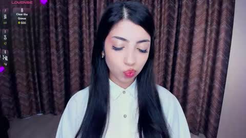 Snapshot of kindraevert chatting on November 18, 2025, 6:07 am Megan online show from November 18, 2025, 6:07 am