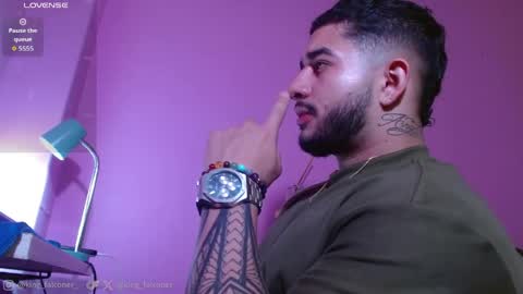 Snapshot of king_falconer chatting on May 22, 2026, 2:51 am Angel Falconer online show from May 22, 2026, 2:51 am