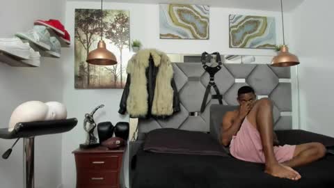 Snapshot of king_fitt_ chatting on January 30, 2025, 2:47 pm HOT MEN BLACK online show from January 30, 2025, 2:47 pm