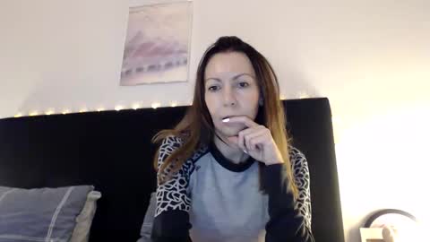 Snapshot of kingandprincess chatting on November 12, 2025, 9:36 pm sexysexyhotwetpinkredpussy online show from November 12, 2025, 9:36 pm