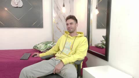 KING  online show from May 28, 2026, 3:15 am