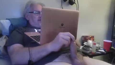 kingtongue10 online show from April 25, 2026, 11:35 am