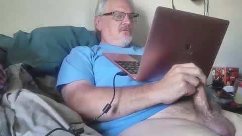 kingtongue10 online show from April 25, 2026, 8:39 pm