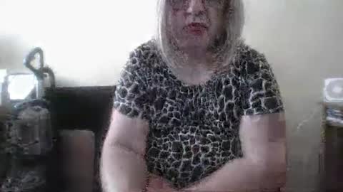 Snapshot of kingwillywoo chatting on June 27, 2026, 5:40 pm Cynthia Pvc lips online show from June 27, 2026, 5:40 pm