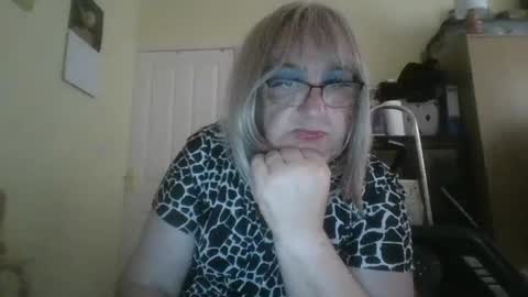 Snapshot of kingwillywoo chatting on July 1, 2026, 7:35 pm Cynthia Pvc lips online show from July 1, 2026, 7:35 pm
