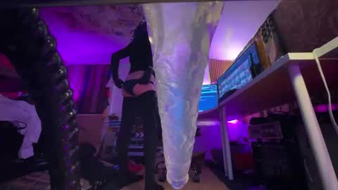 Snapshot of kinksmcgee chatting on March 29, 2026, 10:37 am Nikki online show from March 29, 2026, 10:37 am