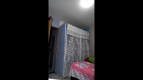 Snapshot of kinky_eli_ chatting on December 5, 2025, 5:20 pm kinky_eli_ online show from December 5, 2025, 5:20 pm