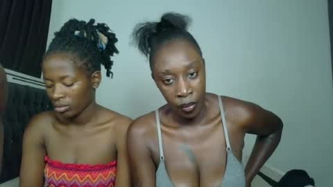 Snapshot of kinky_leila chatting on July 8, 2026, 7:18 pm kinky_leila online show from July 8, 2026, 7:18 pm