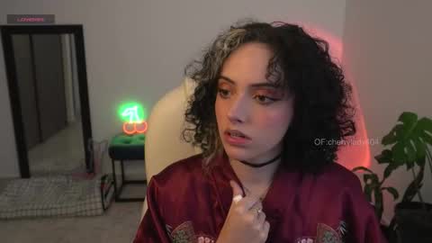 Snapshot of kinky_mj chatting on November 10, 2025, 6:40 pm Mary your fav curly girl online show from November 10, 2025, 6:40 pm