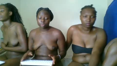 Snapshot of kinky_roey chatting on February 20, 2025, 8:06 am kinky_roey online show from February 20, 2025, 8:06 am