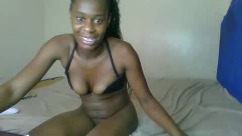 Snapshot of kinky_roey chatting on February 22, 2025, 2:06 am kinky_roey online show from February 22, 2025, 2:06 am