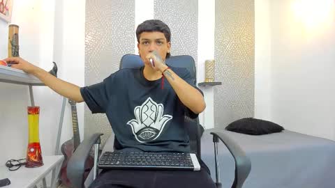   online show from October 11, 2025, 11:31 am