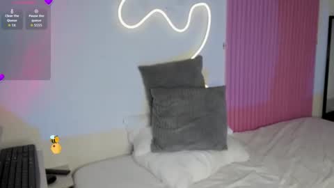 kinky yeyns online show from October 28, 2025, 11:51 pm