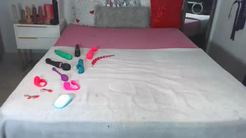 Snapshot of kinkybunz chatting on November 19, 2025, 2:00 am KinyBunz online show from November 19, 2025, 2:00 am