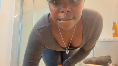 Snapshot of kinkycoupleinteracial chatting on June 24, 2026, 12:48 pm interracialfacial online show from June 24, 2026, 12:48 pm