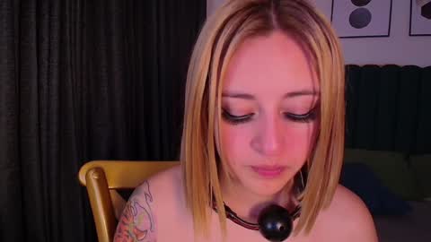 Snapshot of kinkydoll_ chatting on December 15, 2024, 9:31 pm Sara online show from December 15, 2024, 9:31 pm